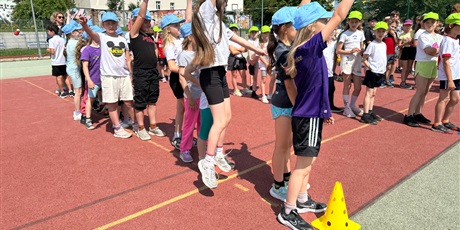 Powiększ grafikę: olimpiada-sportowa-2025-wyscigi-rzedow-625067.jpg
