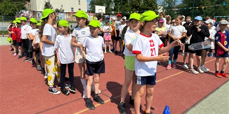 Powiększ grafikę: olimpiada-sportowa-2025-wyscigi-rzedow-625068.jpg