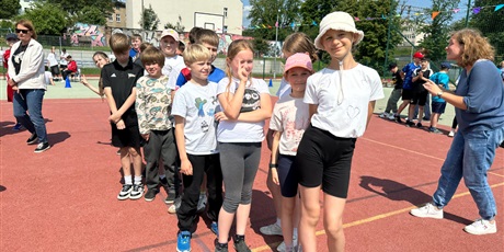 Powiększ grafikę: olimpiada-sportowa-2025-wyscigi-rzedow-625070.jpg