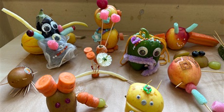 Powiększ grafikę: owocowo-warzywne-figurki-w-klasie-1a-717136.jpg