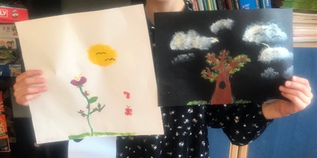 Powiększ grafikę: 7.	Dziewczynka pięknie namalowała kwiat i drzewo (dzieci lubią malować przyrodę).