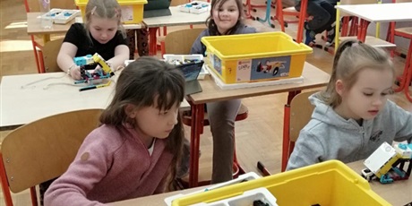 Powiększ grafikę: polkolonie-zimowe-672176.jpg