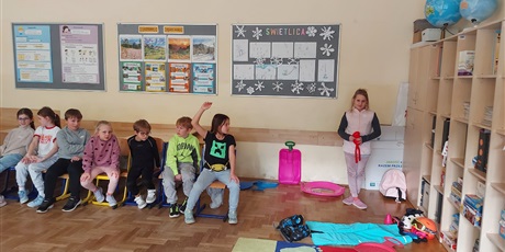 Powiększ grafikę: Sporty zimowe i bezpieczne ferie - zajęcia świetlicowe kl. 1A, 2A i 3A