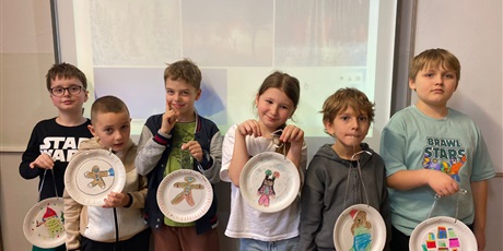 Powiększ grafikę: swiateczne-dekoracje-zajecia-swietlicowe-kl-1a-2a-i-3a-665035.jpg