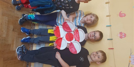 Powiększ grafikę: swieta-majowe-zajecia-swietlicowe-kl-1a-1b-1c-i-2a-612003.jpg