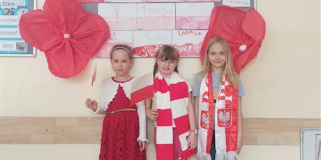 Powiększ grafikę: swieta-majowe-zajecia-swietlicowe-kl-1a-1b-1c-i-2a-612007.jpg