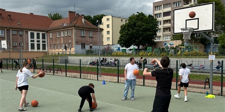 Powiększ grafikę: szkolny-turniej-koszykowki-3x3-za-nami-621613.jpg