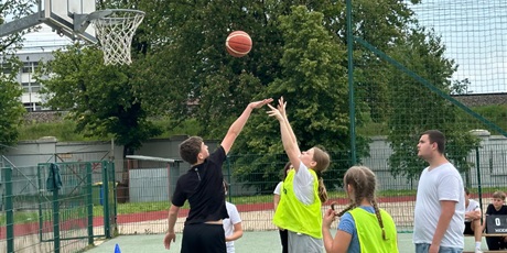 Powiększ grafikę: szkolny-turniej-koszykowki-3x3-za-nami-621619.jpg