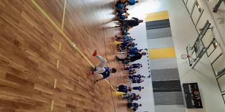 Powiększ grafikę: sztafety-sprawnosciowe-wyscigi-rzedow--686512.jpg