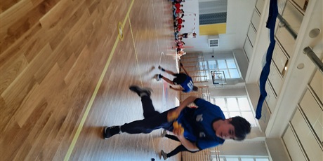 Powiększ grafikę: sztafety-sprawnosciowe-wyscigi-rzedow--686513.jpg