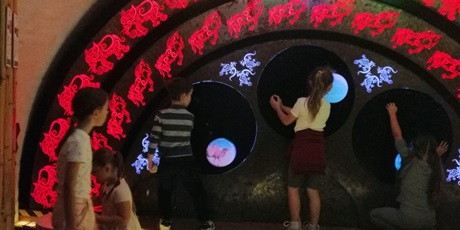 Powiększ grafikę: Uczniowie 2a na wystawie interaktywnej w Hevelianum