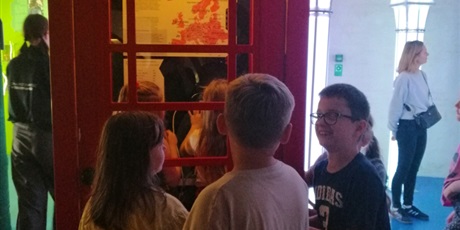 Powiększ grafikę: Uczniowie 2a na wystawie interaktywnej w Hevelianum