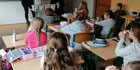 Powiększ grafikę: Uczniowie z 2a wzięli udział w zajęciach "Edukacja - segregacja" w ramach Programu "Czyste Miasto Gdańsk". 