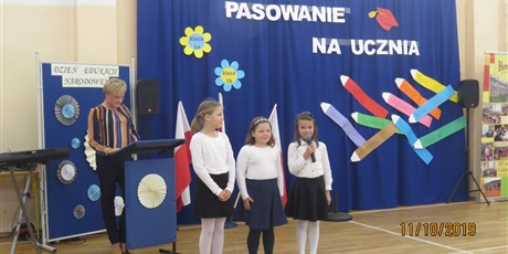 Powiększ grafikę: uroczystosc-pasowania-na-ucznia-110910.jpg