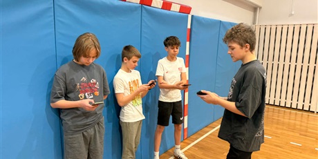 Powiększ grafikę: w-ostatnim-czasie-nasi-uczniowie-mieli-realny-wplyw-na-sportowe-zycie-szkoly--678639.jpg