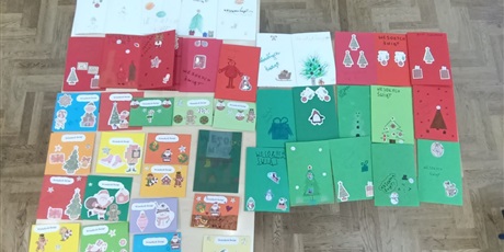 Powiększ grafikę: Wymiana kartek świątecznych uczniów świetlicy kl. 1a i 3a