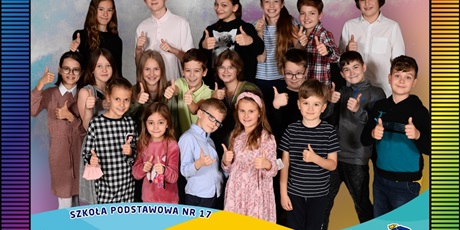Powiększ grafikę: Grupowe zdjęcie uczniów szkoły podstawowej nr 17 w Gdańsku